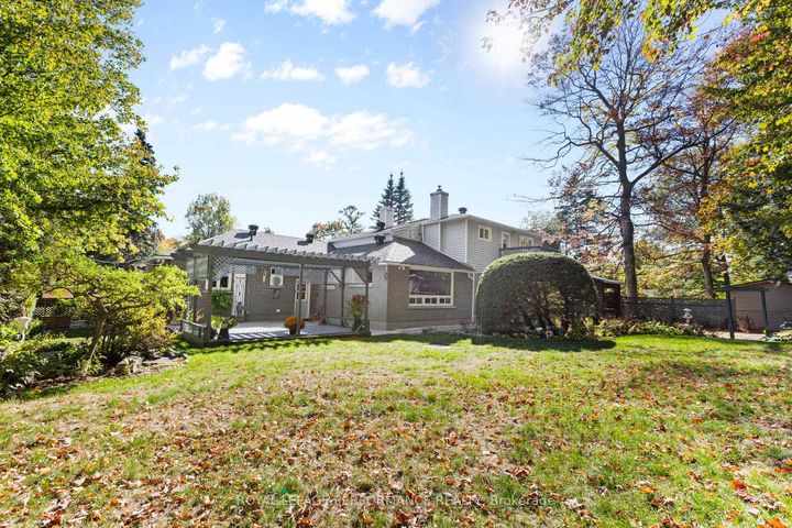 Photo 5 at 5 Revol Road, Nepean (Merivale Gardens), Ottawa