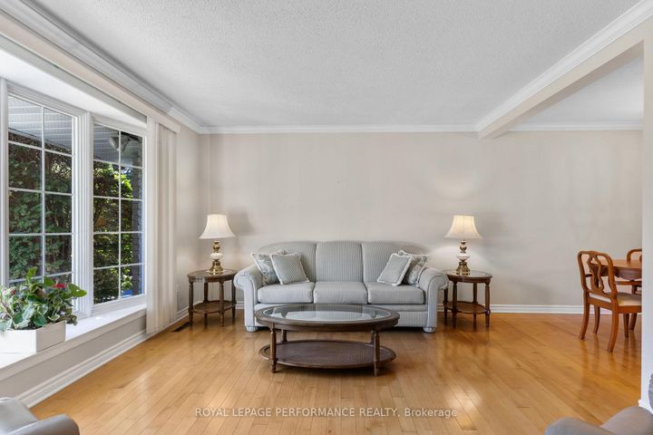 Photo 9 at 5 Revol Road, Nepean (Merivale Gardens), Ottawa