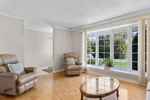 Photo 11 at 5 Revol Road, Nepean (Merivale Gardens), Ottawa