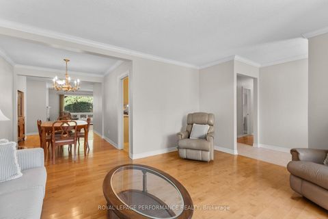 Photo 13 at 5 Revol Road, Nepean (Merivale Gardens), Ottawa