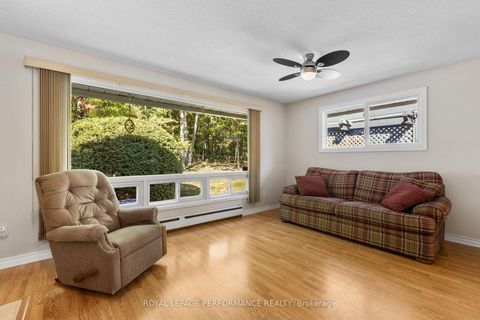 Photo 15 at 5 Revol Road, Nepean (Merivale Gardens), Ottawa