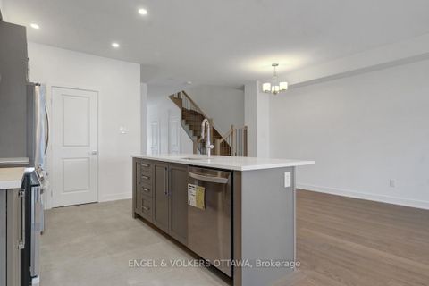 Photo 15 at 95 San Felice Circle, Emerald Meadows/Trailwest, Kanata