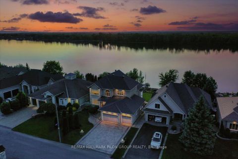 Photo 1 at 6373 RADISSON Way, Hiawatha Park/Convent Glen, Orleans