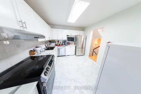 Photo 11 at 54 Sheppard's Glen Avenue, Emerald Meadows/Trailwest, Kanata