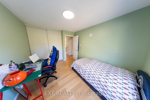 Photo 13 at 54 Sheppard's Glen Avenue, Emerald Meadows/Trailwest, Kanata