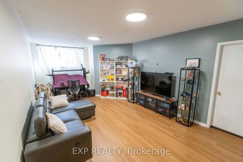 Photo 24 at 54 Sheppard's Glen Avenue, Emerald Meadows/Trailwest, Kanata