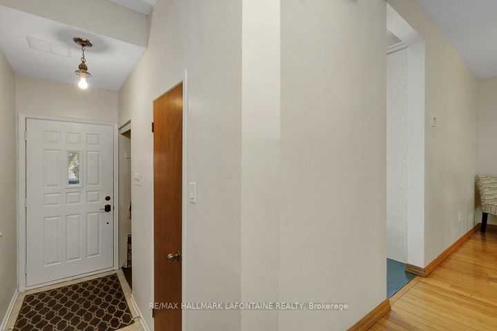 Photo 2 at 28 - 2 Bertona Street, Nepean (Manordale), Ottawa