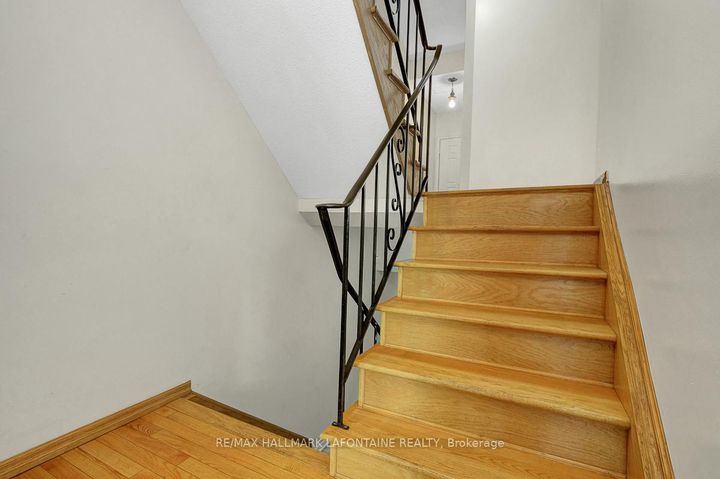 Photo 9 at 28 - 2 Bertona Street, Nepean (Manordale), Ottawa