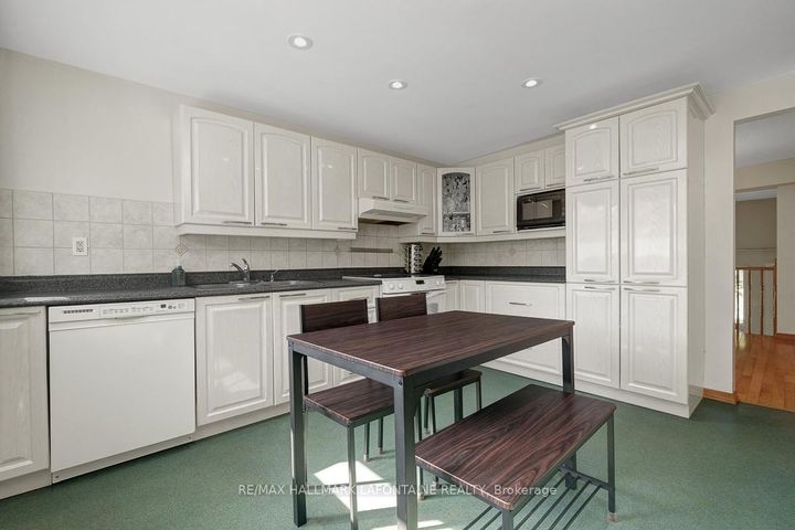 Photo 15 at 28 - 2 Bertona Street, Nepean (Manordale), Ottawa