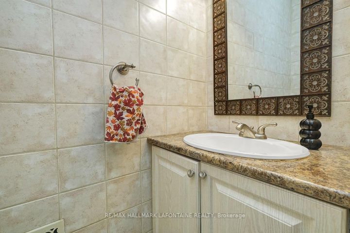 Photo 16 at 28 - 2 Bertona Street, Nepean (Manordale), Ottawa