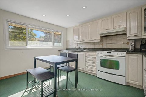 Photo 13 at 28 - 2 Bertona Street, Nepean (Manordale), Ottawa