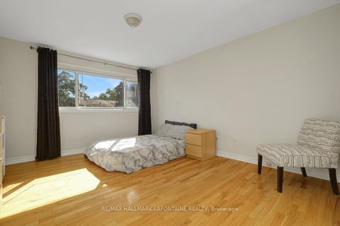 Photo 17 at 28 - 2 Bertona Street, Nepean (Manordale), Ottawa