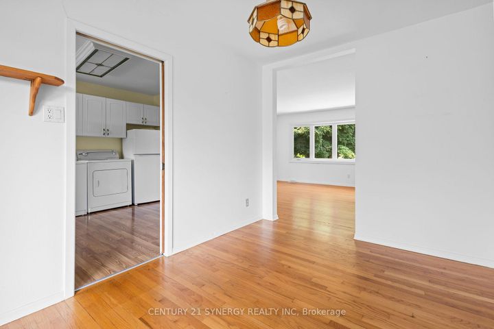 Photo 10 at 20 Parkside Crescent, Nepean (Meadowlands/Crestview), Ottawa