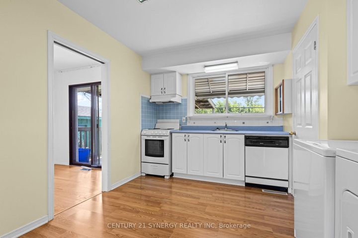 Photo 11 at 20 Parkside Crescent, Nepean (Meadowlands/Crestview), Ottawa