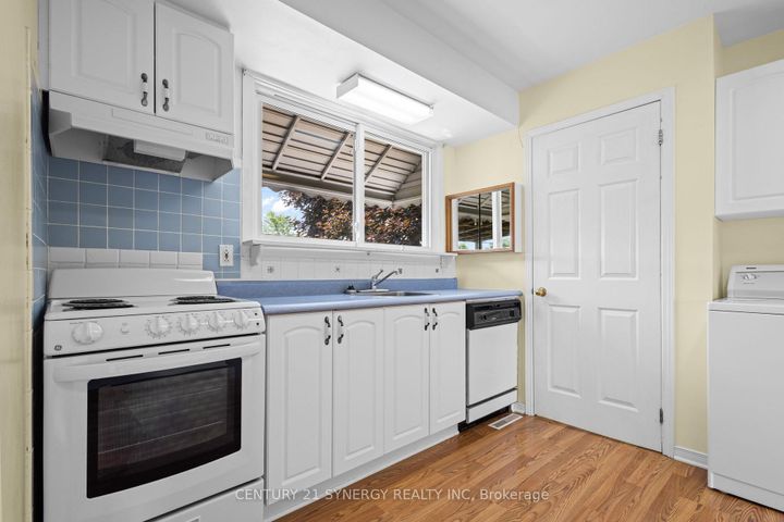 Photo 12 at 20 Parkside Crescent, Nepean (Meadowlands/Crestview), Ottawa