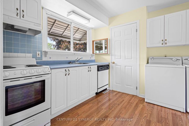 Photo 13 at 20 Parkside Crescent, Nepean (Meadowlands/Crestview), Ottawa