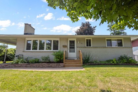 Photo 0 at 20 Parkside Crescent, Nepean (Meadowlands/Crestview), Ottawa