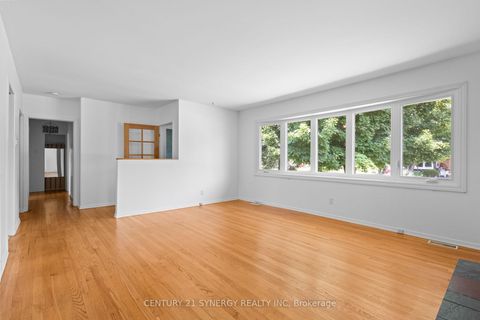 Photo 5 at 20 Parkside Crescent, Nepean (Meadowlands/Crestview), Ottawa