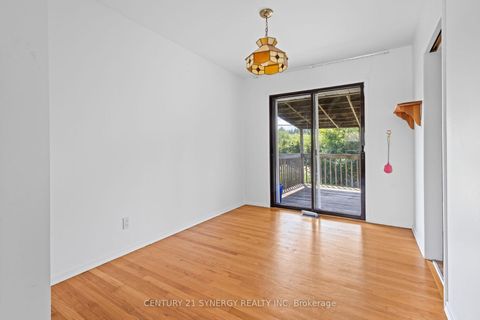 Photo 9 at 20 Parkside Crescent, Nepean (Meadowlands/Crestview), Ottawa