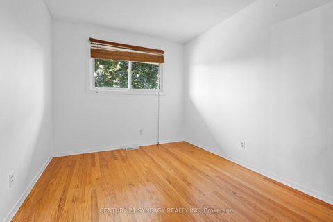 Photo 17 at 20 Parkside Crescent, Nepean (Meadowlands/Crestview), Ottawa