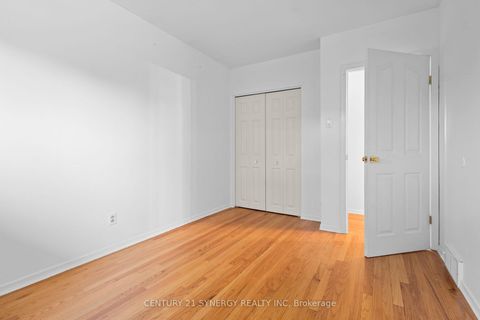 Photo 19 at 20 Parkside Crescent, Nepean (Meadowlands/Crestview), Ottawa