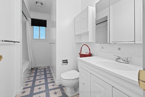 Photo 20 at 20 Parkside Crescent, Nepean (Meadowlands/Crestview), Ottawa