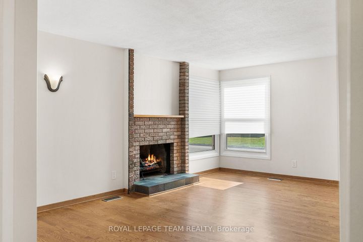 Photo 3 at 47 KIDGROVE Gardens, Nepean (Tanglewood), Ottawa