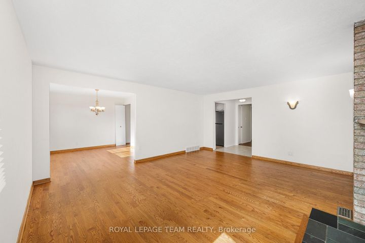 Photo 4 at 47 KIDGROVE Gardens, Nepean (Tanglewood), Ottawa