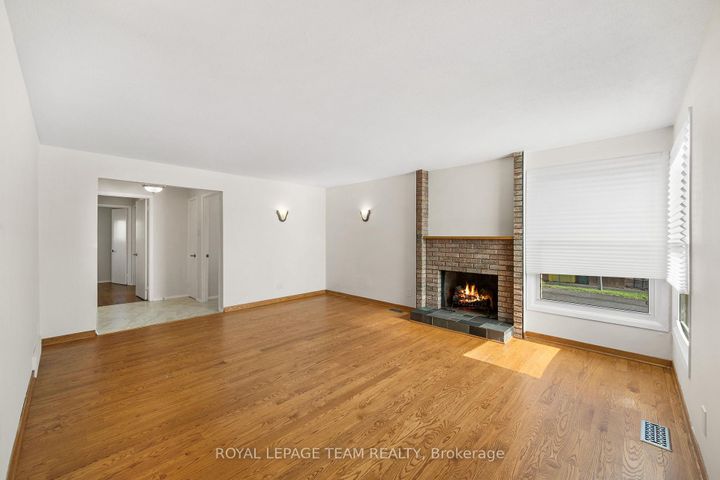 Photo 5 at 47 KIDGROVE Gardens, Nepean (Tanglewood), Ottawa