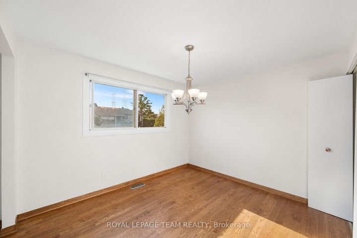 Photo 6 at 47 KIDGROVE Gardens, Nepean (Tanglewood), Ottawa