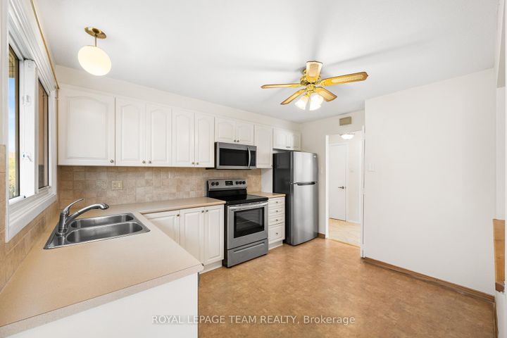 Photo 9 at 47 KIDGROVE Gardens, Nepean (Tanglewood), Ottawa