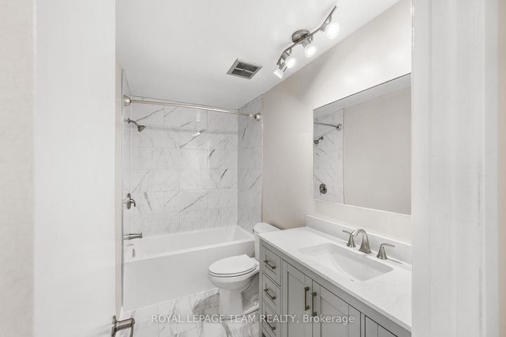 Photo 13 at 47 KIDGROVE Gardens, Nepean (Tanglewood), Ottawa