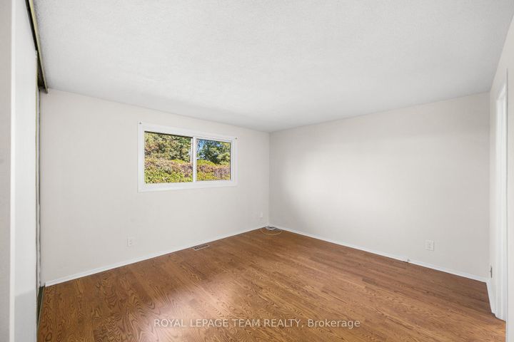 Photo 17 at 47 KIDGROVE Gardens, Nepean (Tanglewood), Ottawa