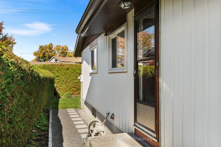 Photo 29 at 47 KIDGROVE Gardens, Nepean (Tanglewood), Ottawa