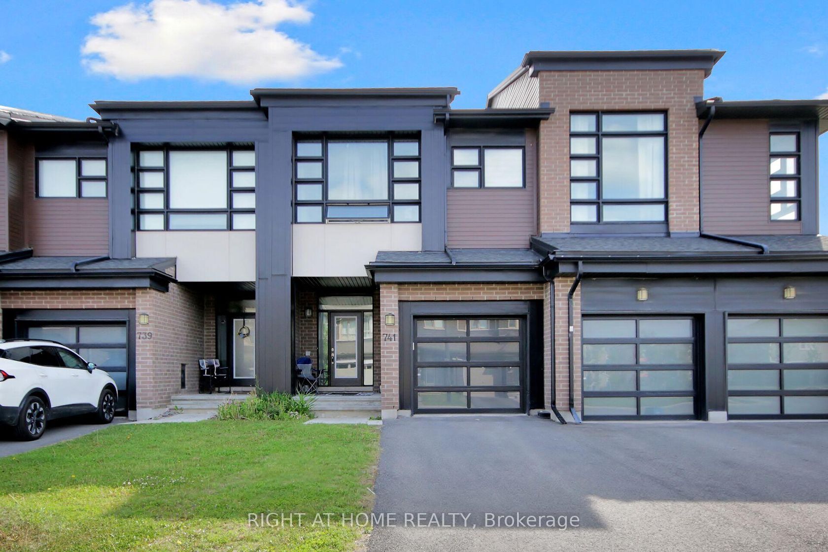 741 Twist Way, Emerald Meadows/Trailwest, Kanata 2