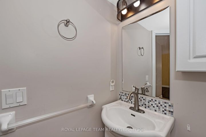 Photo 11 at 206 - 14 Norice Street, Nepean (Meadowlands/Crestview), Ottawa