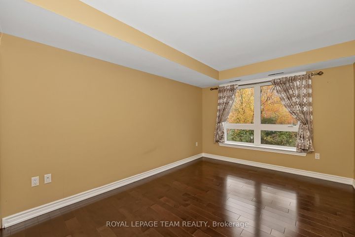 Photo 12 at 206 - 14 Norice Street, Nepean (Meadowlands/Crestview), Ottawa