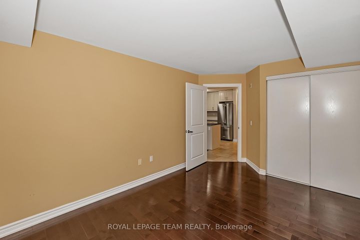 Photo 13 at 206 - 14 Norice Street, Nepean (Meadowlands/Crestview), Ottawa