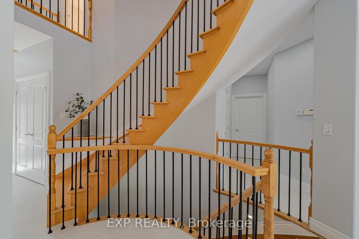 Photo 24 at 15 WELLSMERE Court, Nepean (Rideau Heights/Rideau River), Ottawa
