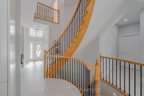 Photo 13 at 15 WELLSMERE Court, Nepean (Rideau Heights/Rideau River), Ottawa