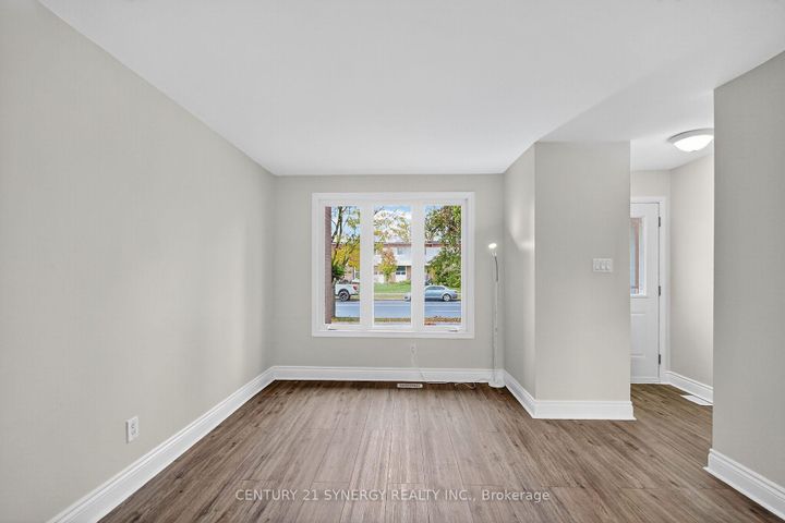 Photo 4 at 928 Meadowlands Drive, Nepean (Carleton Heights), Ottawa