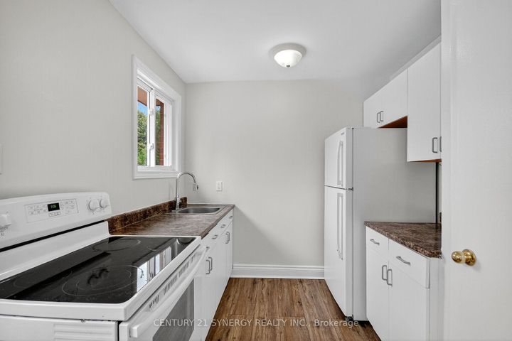 Photo 9 at 928 Meadowlands Drive, Nepean (Carleton Heights), Ottawa