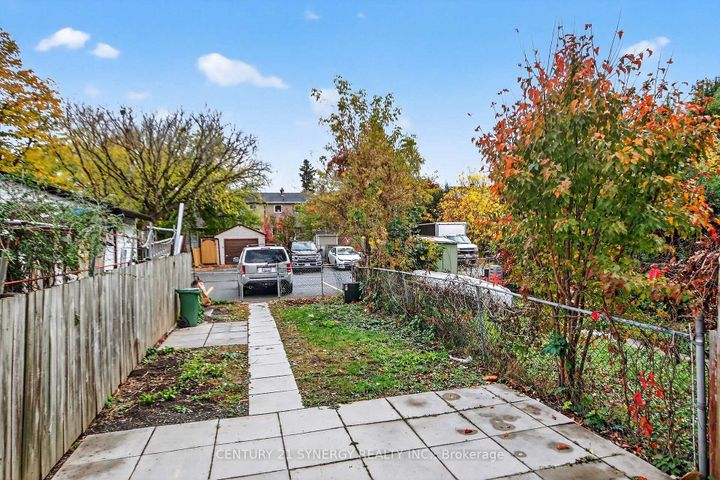 Photo 13 at 928 Meadowlands Drive, Nepean (Carleton Heights), Ottawa