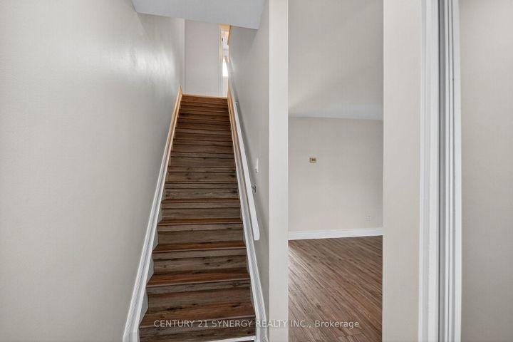 Photo 14 at 928 Meadowlands Drive, Nepean (Carleton Heights), Ottawa