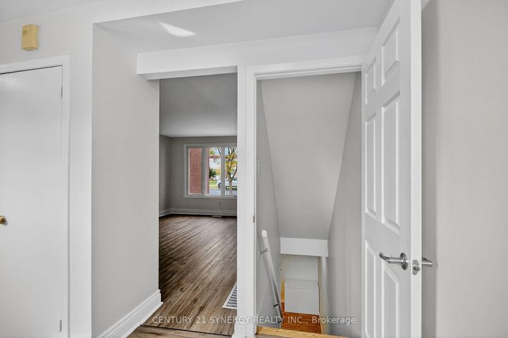 Photo 31 at 928 Meadowlands Drive, Nepean (Carleton Heights), Ottawa