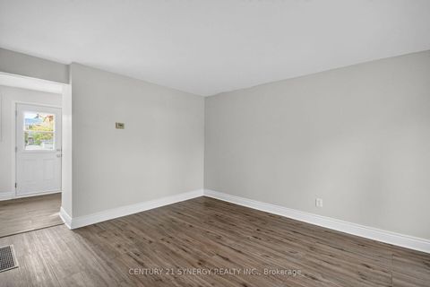 Photo 3 at 928 Meadowlands Drive, Nepean (Carleton Heights), Ottawa