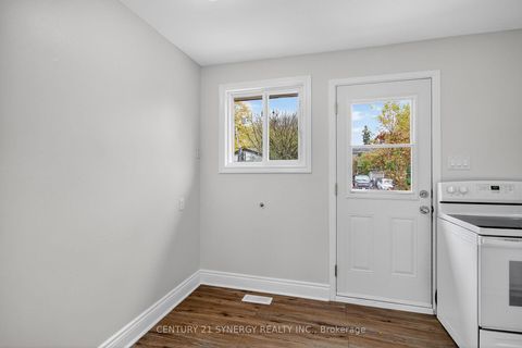 Photo 5 at 928 Meadowlands Drive, Nepean (Carleton Heights), Ottawa