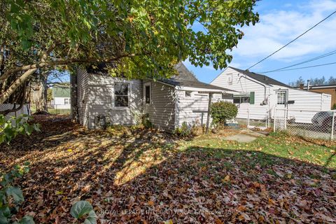 Photo 18 at 30 Churchill Crescent, SMITHS FALLS, Smiths Falls