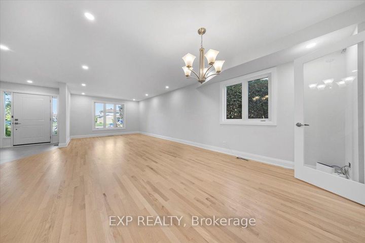 Photo 3 at 18 Ivylea Street, Nepean (Craig Henry/Woodvale), Ottawa