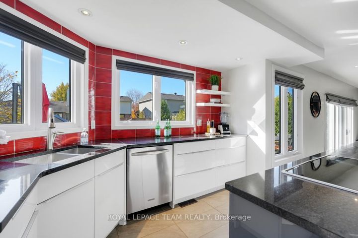 Photo 10 at 28 Holitman Drive, Nepean (Knollsbrook), Ottawa